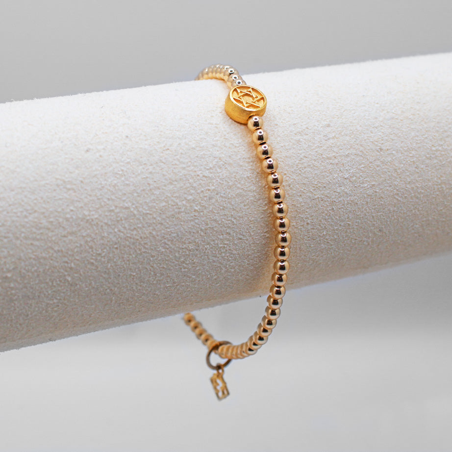 Gold bracelet with one star accent charm